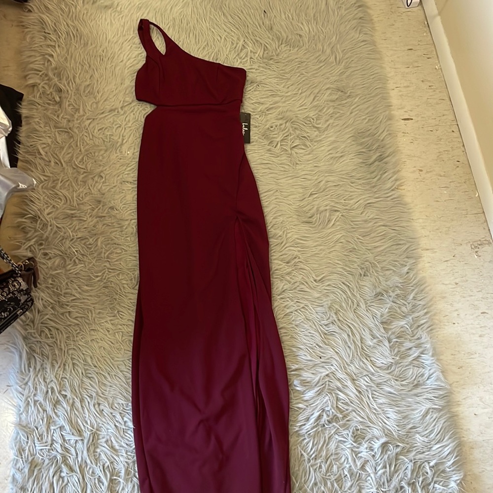 Lulu’s maroon one shoulder formal dress